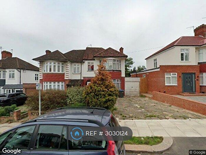 3 Bedroom Semi-Detached House To Rent In South Lodge Drive, London, N14