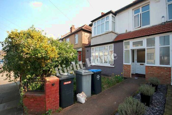 2 Bedroom Maisonette Flat To Rent In Berkhamsted Avenue, Wembley, Middlesex, HA9