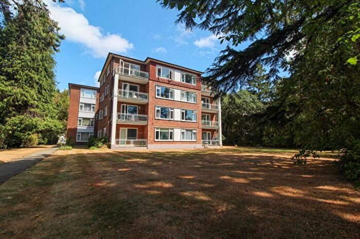 3 Bedroom Apartment For Sale In West Cliff Road, West Cliff, Bournemouth, BH4