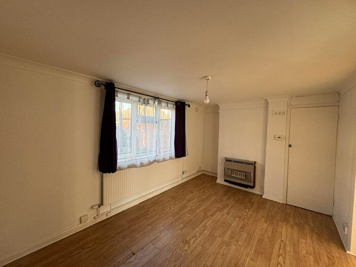 1 Bedroom Flat To Rent In Carlton Way, Cambridge, CB4