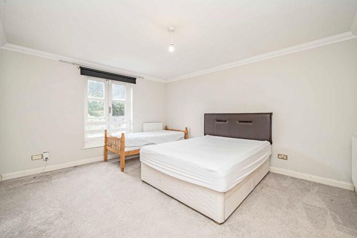 6 Bedroom Semi-Detached House For Sale In Alexandra Park Road, London, N22