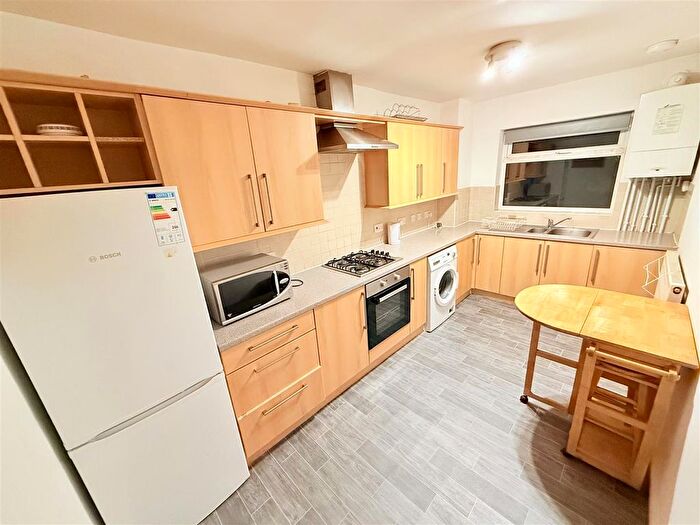 2 Bedroom Flat To Rent In Waverley Street, Nottingham, NG7