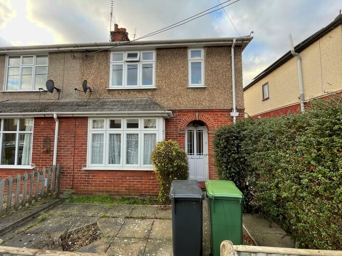 3 Bedroom Semi-Detached House To Rent In George Road, Braintree, CM7