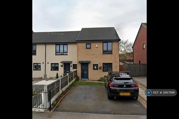 3 Bedroom Semi-Detached House To Rent In Kirkstall Ave, Barnsley, S71