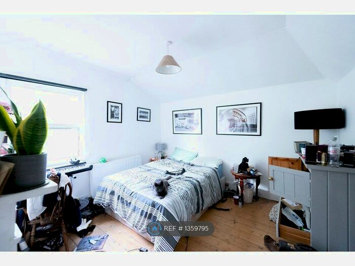 7 Bedroom Semi-Detached House To Rent In Perran Road, London, SW2