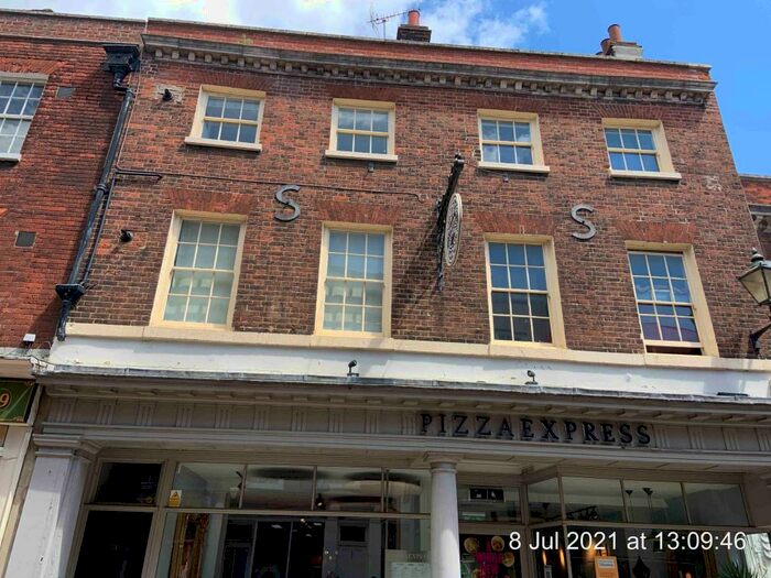 2 Bedroom Apartment To Rent In High Street, Rochester, Kent, ME1