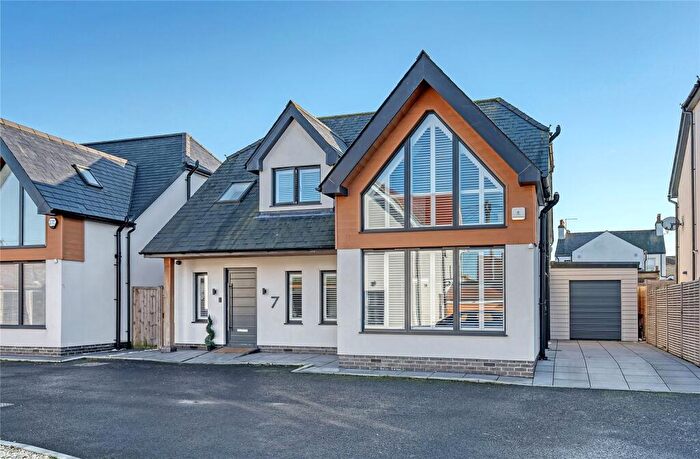 4 Bedroom Detached House For Sale In Red Lion Court, Great Wakering, Essex, SS3