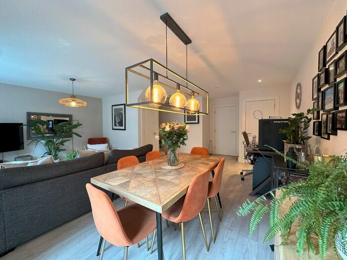 2 Bedroom Semi-Detached House To Rent In Oval Road, Croydon, London, CR0