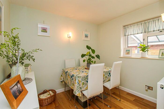 2 Bedroom Detached Bungalow For Sale In Cleveland Garth, Lupset Park, Wakefield, WF2