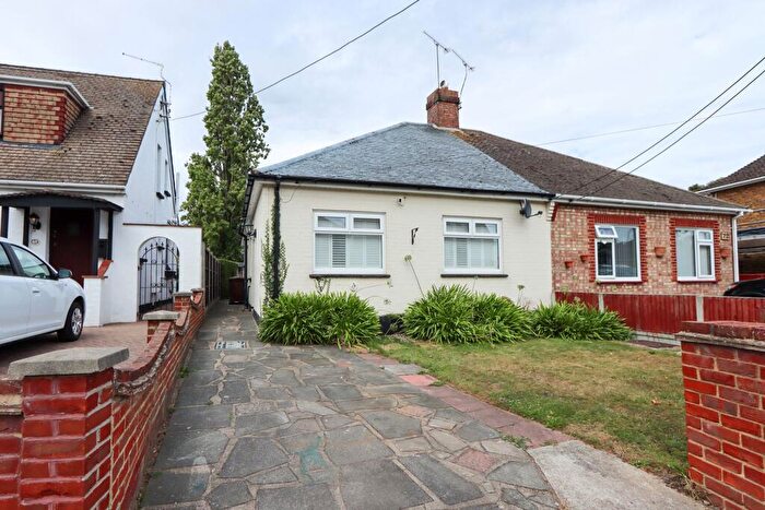 2 Bedroom Semi-Detached Bungalow To Rent In Richmond Avenue, Benfleet, SS7