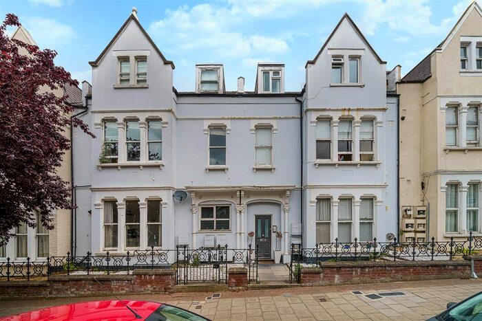 1 Bedroom Flat To Rent In Ritherdon Road, Balham, SW17