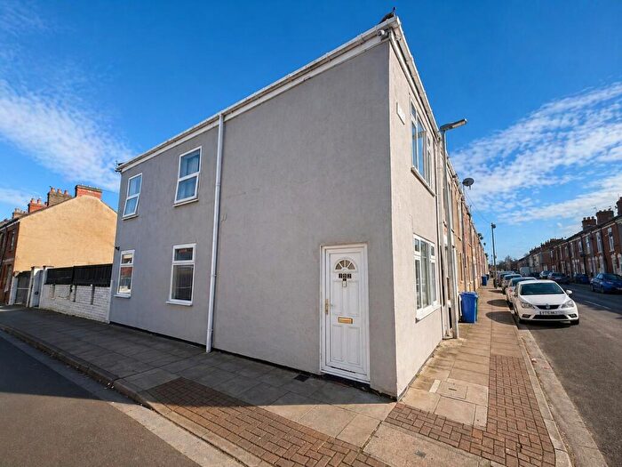 3 Bedroom End Of Terrace House For Sale In Rutland Street, Grimsby, Lincolnshire, DN32