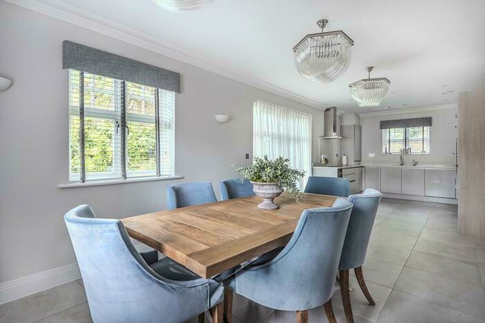 2 Bedroom Apartment To Rent In High Peak, Sunningdale Heights, SL5