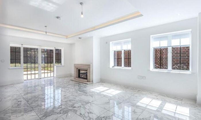 5 Bedroom House To Rent In Chandos Way, Hampstead, NW11
