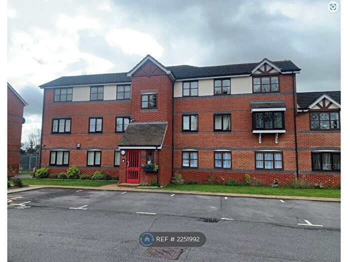 2 Bedroom Flat To Rent In Coalmans Way, Burnham, Slough, SL1