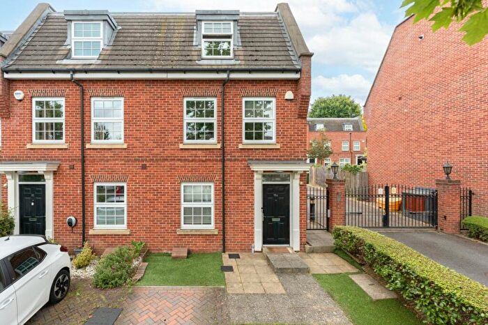 4 Bedroom End Of Terrace House For Sale In Langley Park Road, Sutton, Surrey, SM2