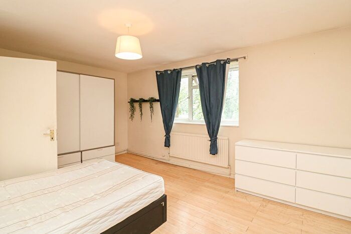 3 Bedroom Flat To Rent In Madeira Road, London, SW16