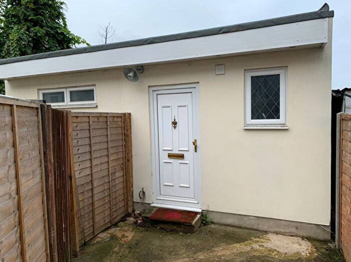 Studio To Rent In Selborne Gardens, London, London, NW4