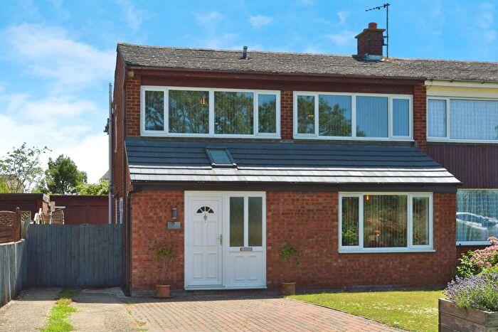 3 Bedroom Semi-Detached House For Sale In Puxley Road, Deanshanger, Milton Keynes, MK19