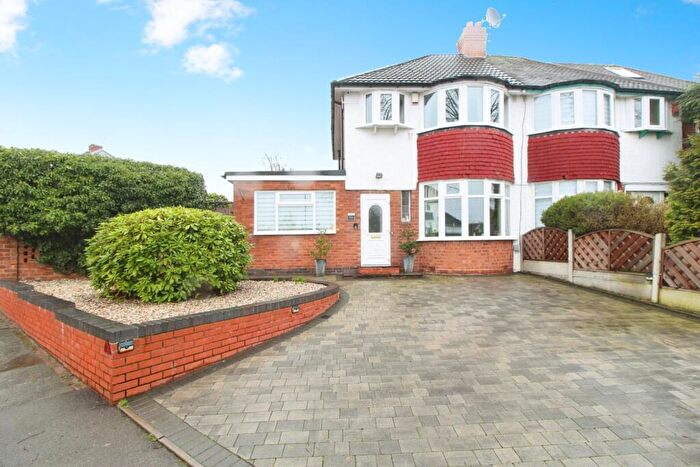 3 Bedroom Semi Detached House For Sale In Benedon Road, Birmingham, West Midlands, B26
