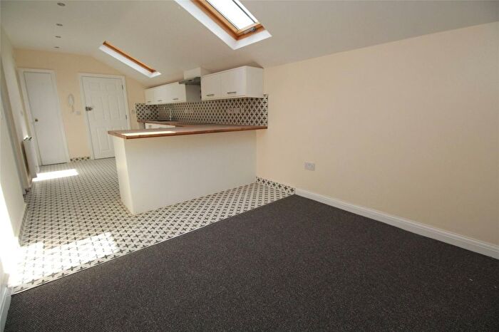 1 Bedroom Flat To Rent In Normandy Street, Alton, Hampshire, GU34
