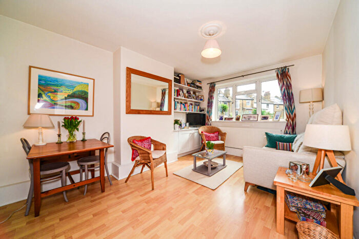 1 Bedroom Apartment For Sale In Pavillion Chambers, London, SW11