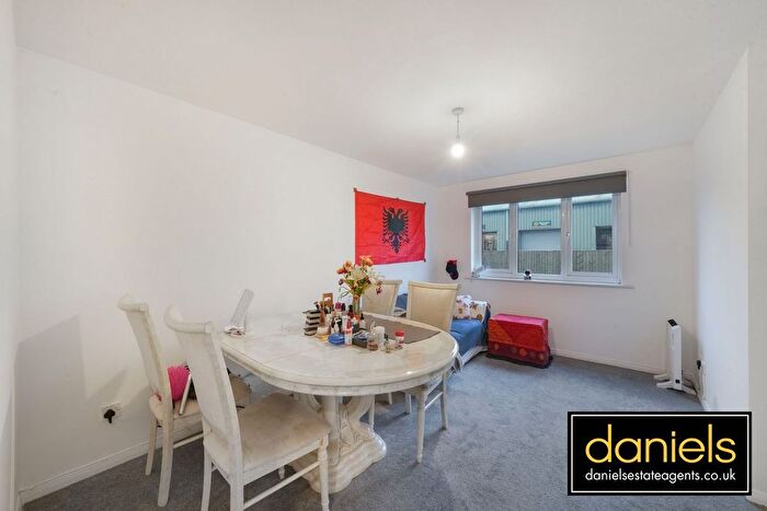 1 Bedroom Flat For Sale In Trenmar Gardens, Kensal Green, London, NW10