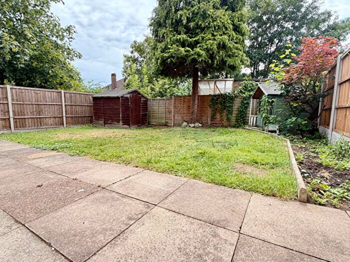 2 Bedroom Flat For Sale In Mosul Way, Bromley, BR2