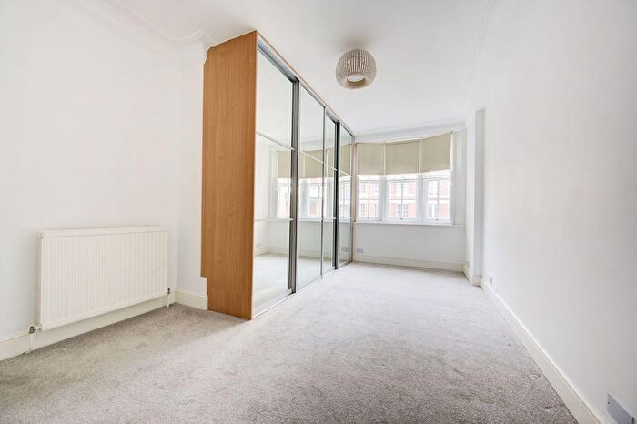 3 Bedroom Flat To Rent In Rodney Court, Maida Vale, London, W9
