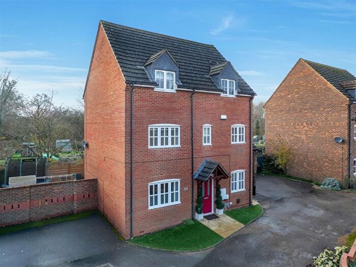 5 Bedroom Detached House For Sale In Goldhawk Road, Monkston Park, Milton Keynes, MK10