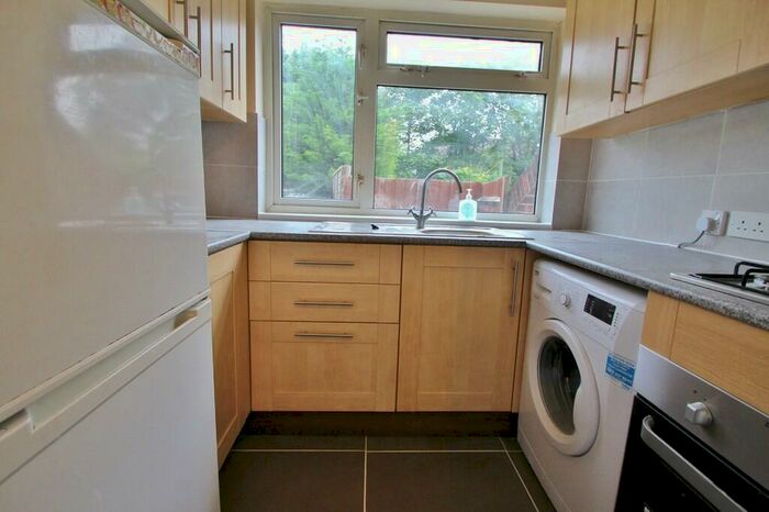 2 Bedroom Flat To Rent In Fullwell Avenue, Barkingside, IG5