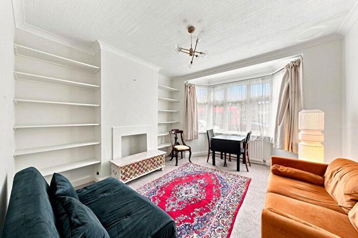 2 Bedroom Flat For Sale In East End Road, London, N2