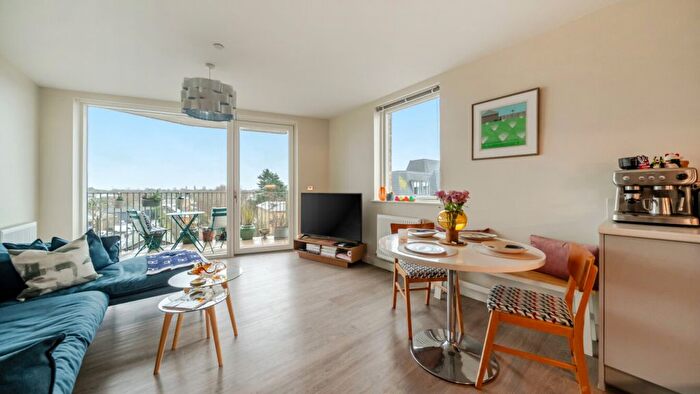 2 Bedroom Flat For Sale In Informer House, High Street, Teddington, TW11