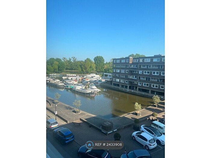 1 Bedroom Flat To Rent In Justin Close, Brentford, TW8