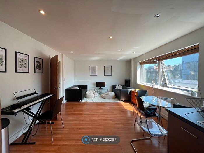 2 Bedroom Flat To Rent In John Ruskin Street, London, SE5