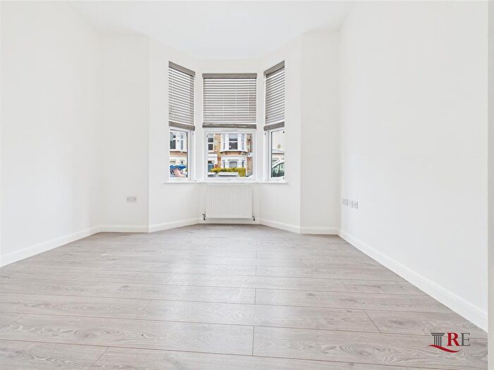3 Bedroom Flat To Rent In Beaconsfield Road, London, NW10