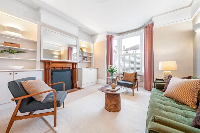 3 Bedroom Flat For Sale In Sistova Road, SW12