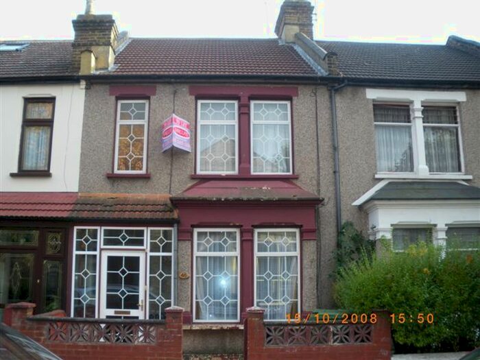 2 Bedroom Flat To Rent In Henderson Road, Forest Gate, London, E7