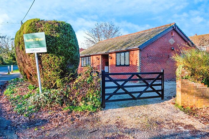2 Bedroom Bungalow For Sale In Calmore Road, Calmore, Southampton, Hampshire, SO40