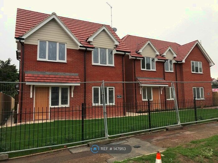 2 Bedroom Flat To Rent In Lavender Grove, Westcliff-On-Sea, SS0