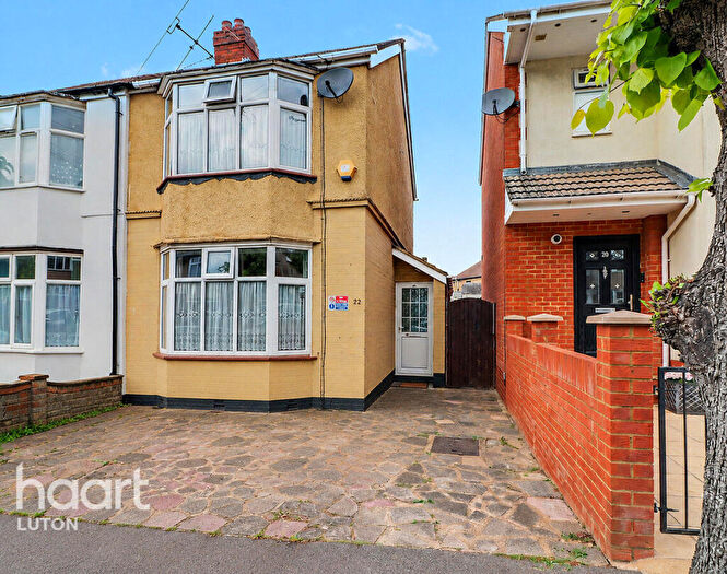 2 Bedroom Semi-Detached House For Sale In Churchill Road, Luton, LU4