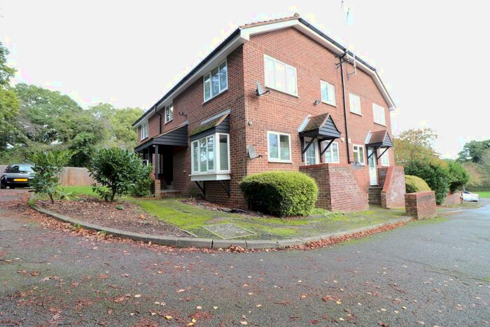 1 Bedroom Apartment To Rent In Cowpar Mews, Off Warrenside, Braintree, CM7