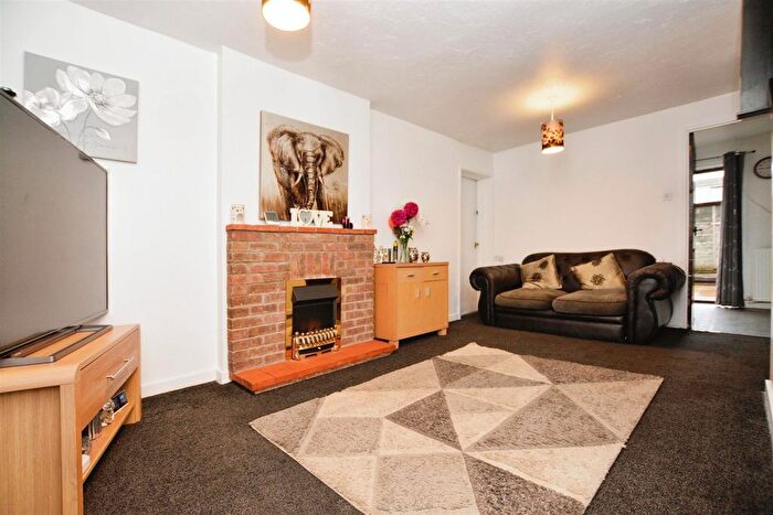 2 Bedroom Semi-Detached House For Sale In Rosemount Drive, Scunthorpe, DN16