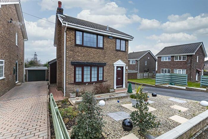 3 Bedroom Detached House For Sale In Border Close, Lindley, Huddersfield, HD3