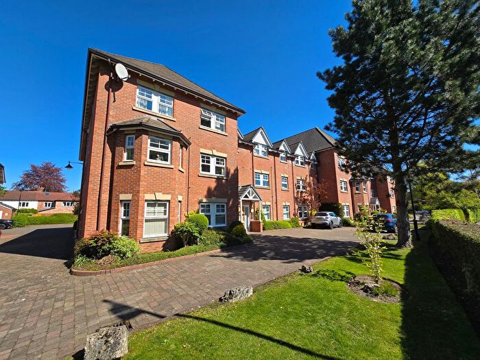 2 Bedroom Flat For Sale In Wellington Road, Timperley, WA15