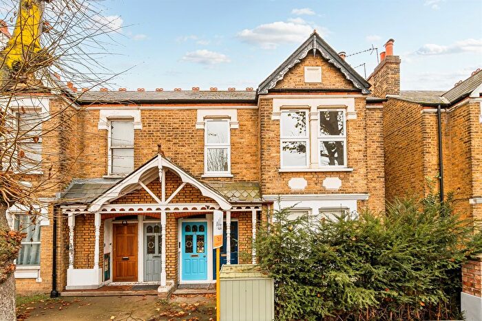 3 Bedroom Flat To Rent In Temple Road, W5