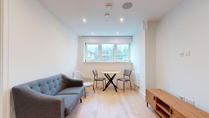 1 Bedroom Flat To Rent In Beverley Way, New Malden, SW20