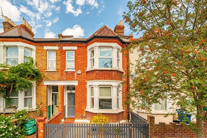 4 Bedroom Property For Sale In Elthorne Avenue, Hanwell, W7