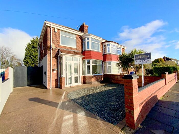 3 Bedroom Semi Detached House For Sale In Queen Mary Avenue, Cleethorpes, DN35