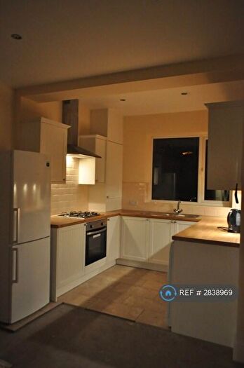 2 Bedroom Flat To Rent In Junction Road, Sheffield, S11